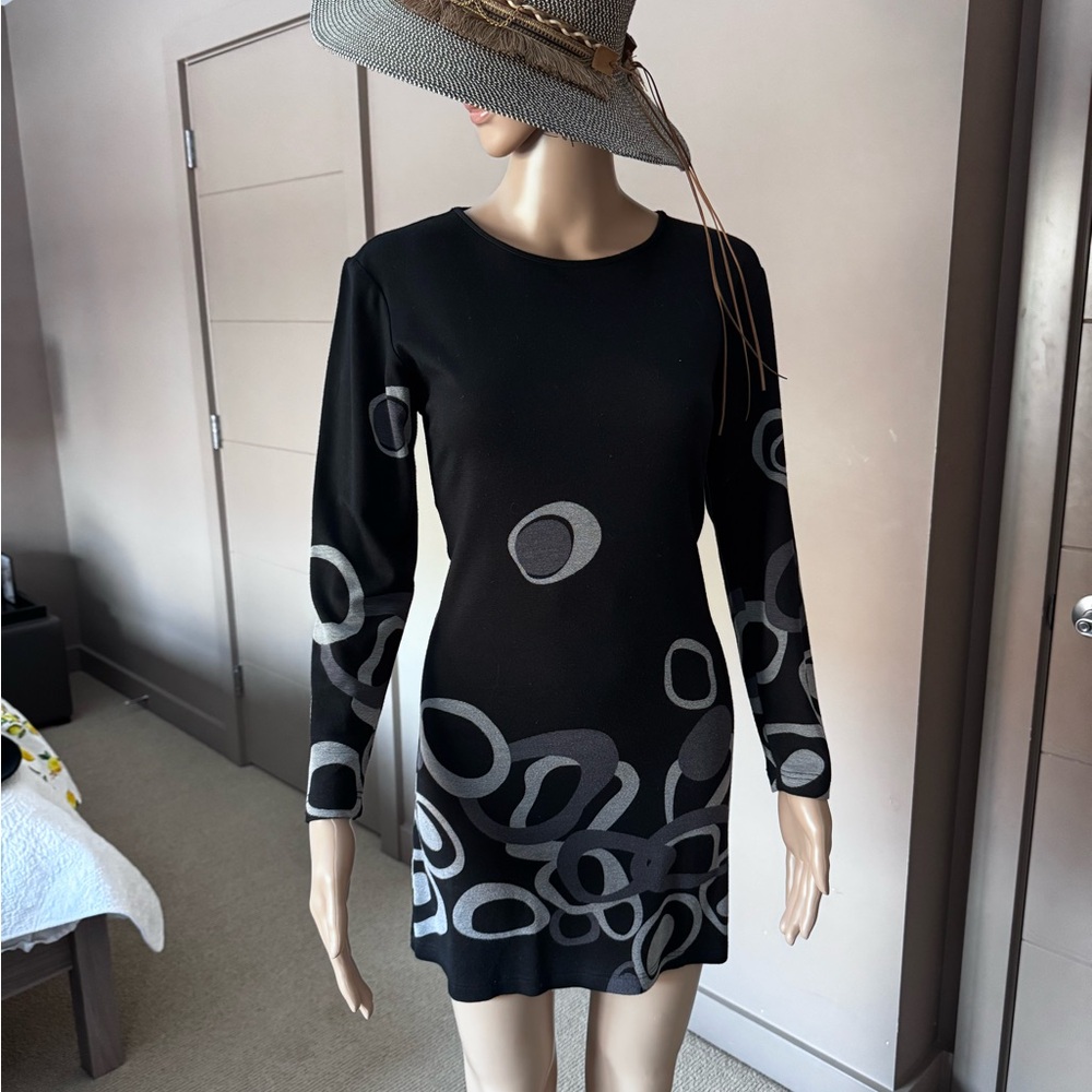 Black Long-Sleeve Knit Dress with Gray Circle Print